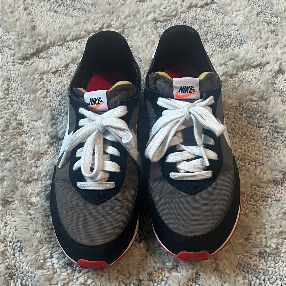 Nike Boys Black and Gray Sneakers with White Laces